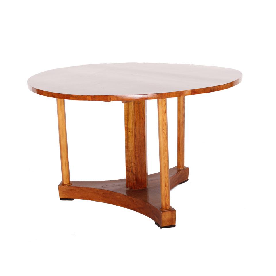 Biedermeier Walnut Centre Table on a Tricorn Pedestal Base