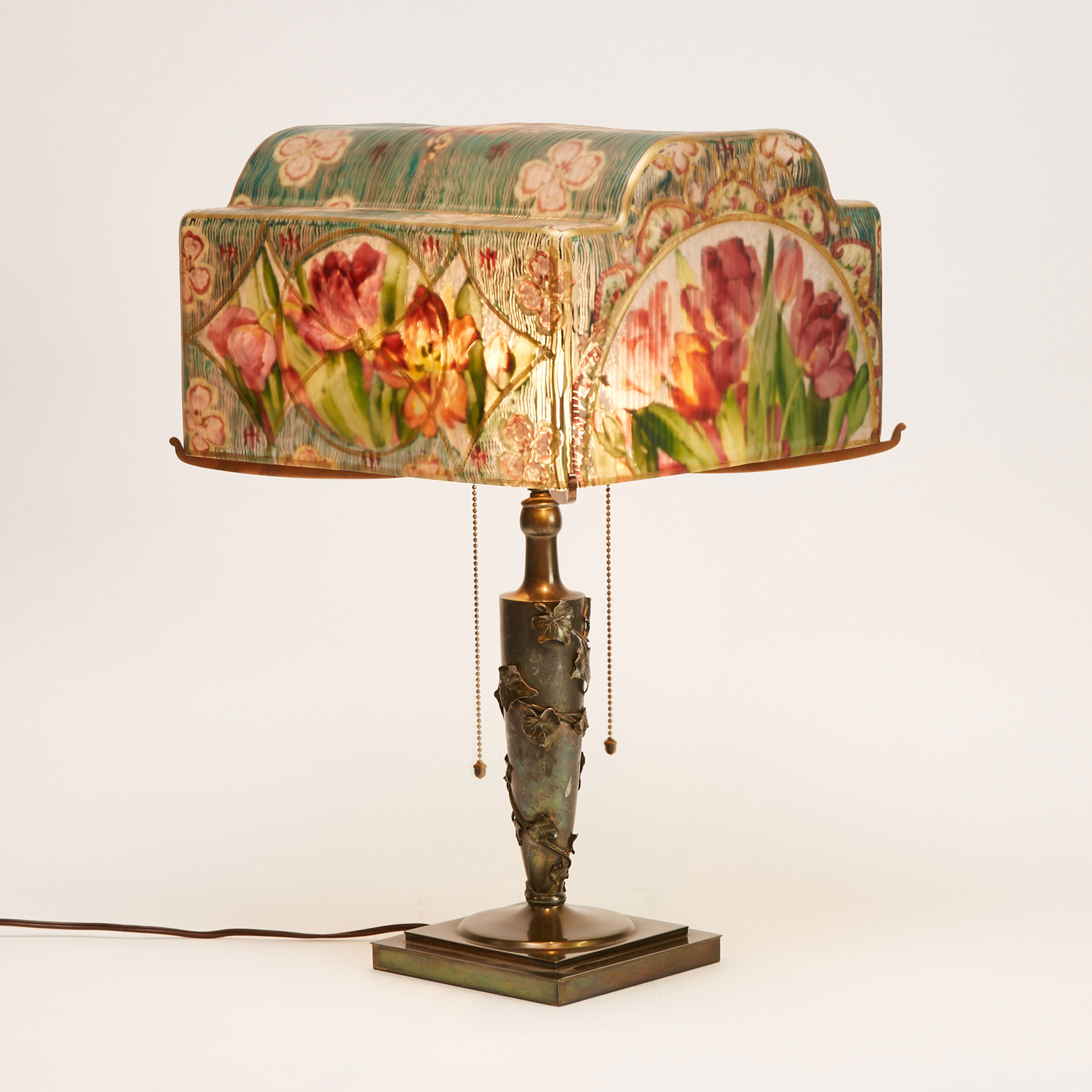 Pairpoint Puffy Tulip Pattern ‘Roma’ Shade Table Lamp, early 20th century